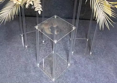 Postumenty  transparentne wys. 40 cm  (akryl)