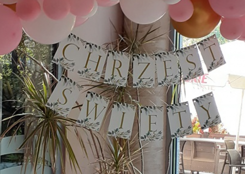 Napis CHRZST ŚWIETY girlanda na sztywnej kartce
