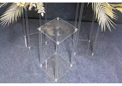 Postumenty  transparentne wys. 40 cm  (akryl)